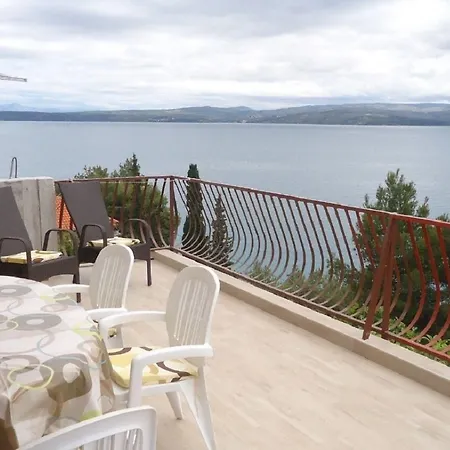 Pava アパート ストモルスカ